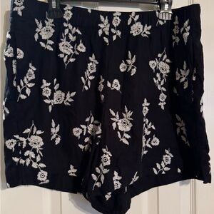 Abercrombie & Fitch Women’s Black White Floral Flower Embroidered Shorts Size XL